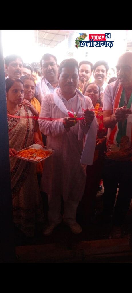 घरघोड़ा में लालजीत सिंह राठिया का किया गया भव्य स्वागत , चुनावी पार्टी कार्यालय का किया गया उद्घाटन क्षेत्रीय विकास कार्यों, शासन की योजनाओं से लाभान्वित होकर कई नव युवकों ने किया कांग्रेस प्रवेश 2 InShot 20231102 092203638