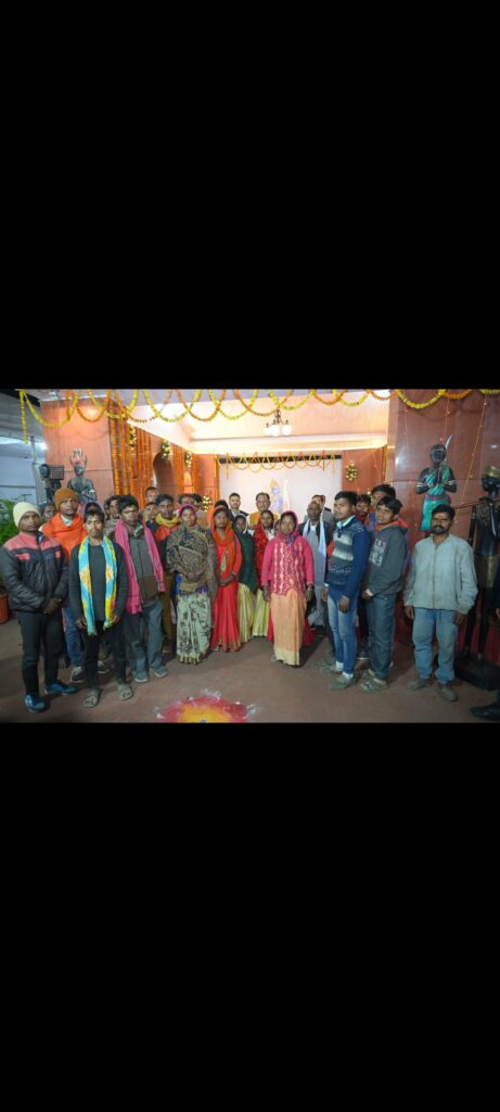 धरमजयगढ़ विकासखंड के पहाड़ी कोरवाओ ने मुख्यमंत्री से मिलकर सुनाई अपनी व्यथा 1 Screenshot 2024 01 28 20 54 26 80 6012fa4d4ddec268fc5c7112cbb265e7