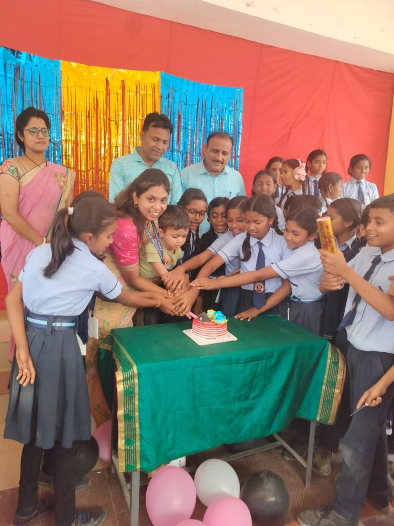 स्वामी आत्मानंद विद्यालय धरमजयगढ़ में न्योता भोजन का आयोजन 2 1000902159