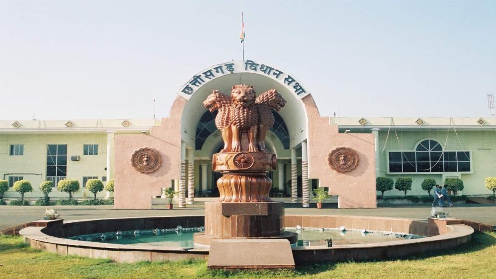 विपक्ष की चुप्पी के बीच भाजपा विधायक सदन में मुखर, अजय चंद्राकर ने सामाजिक आर्थिक सर्वेक्षण पर किया सवाल, उप मुख्यमंत्री ने माना केवल एक अंश का ही हुआ है भौतिक सत्यापन… 2 CG VIDHANSABHA 1024x576 1