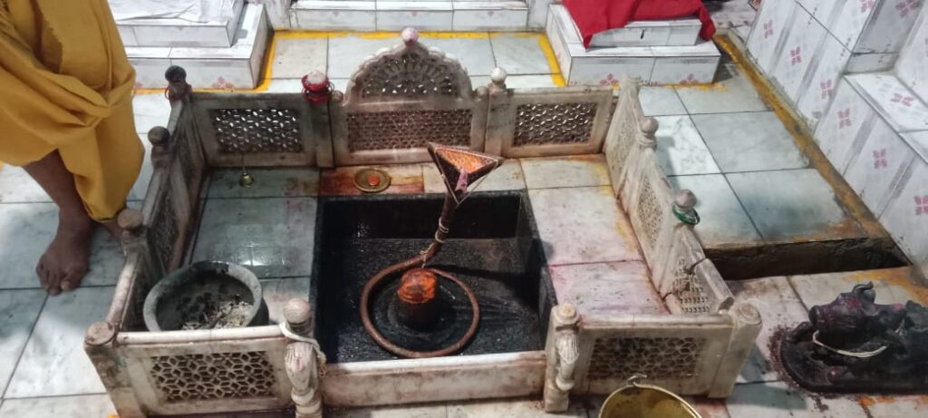 महाशिवरात्रि पर्व पर नगर के प्राचीन भगवान भोलेनाथ मंदिर प्रांगण पर कल किया जाएगा विशेष पूजन पाठ 1 1000925089