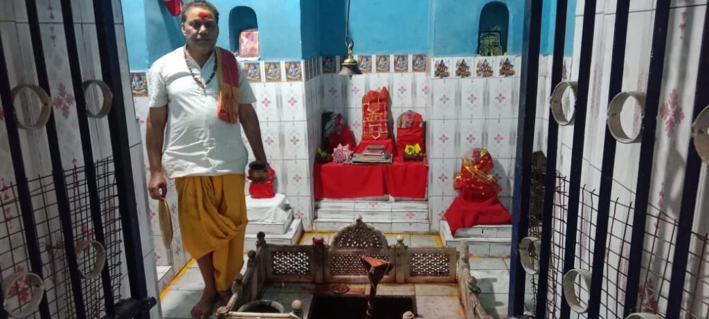 महाशिवरात्रि पर्व पर नगर के प्राचीन भगवान भोलेनाथ मंदिर प्रांगण पर कल किया जाएगा विशेष पूजन पाठ 2 1000925102