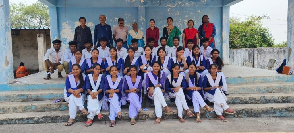 रायगढ़ : शासकीय उच्चतर माध्यमिक विद्यालय कछार में संचालित राष्ट्रीय सेवा योजना स्वयंसेवकों के ए सर्टिफिकेट हेतु परीक्षा का आयोजन किया गया। 2 1000977811
