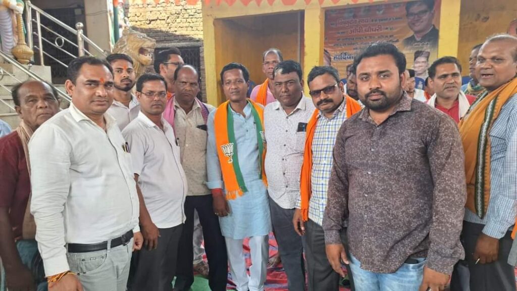 सारंगढ़ क्षेत्र में राधेश्याम का जनसंपर्क*आपका आशीर्वाद मांगने आया हु - *राधेश्याम राठिया 4 1000979964