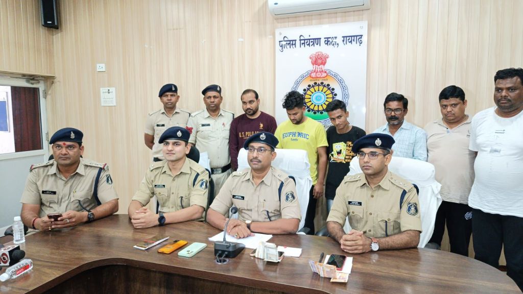 रायगढ़ जिले में सट्टा पट्टी लिखने वालों पर अभियान स्तर पर कार्यवाही 3 1000987677