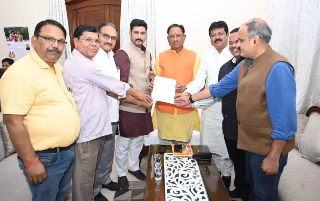 भाजपा नेता सीएम साय से मिले, कांग्रेस सरकार में हुए पत्रकारों के साथ अन्याय की जांच की मांग 2 3583655 32