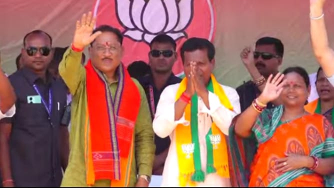 तमनार में आम सभा को संबोधित करने पहुंचे प्रदेश के मुखिया मुख्यमंत्री विष्णु देव साय… 1 1001062077
