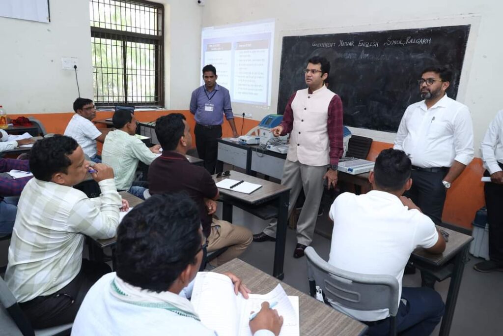 अच्छे से करें मतदान प्रक्रिया का प्रशिक्षण, होगा निर्वाचन कार्य आसान-कलेक्टर श्री कार्तिकेया गोयल 3 1001073709