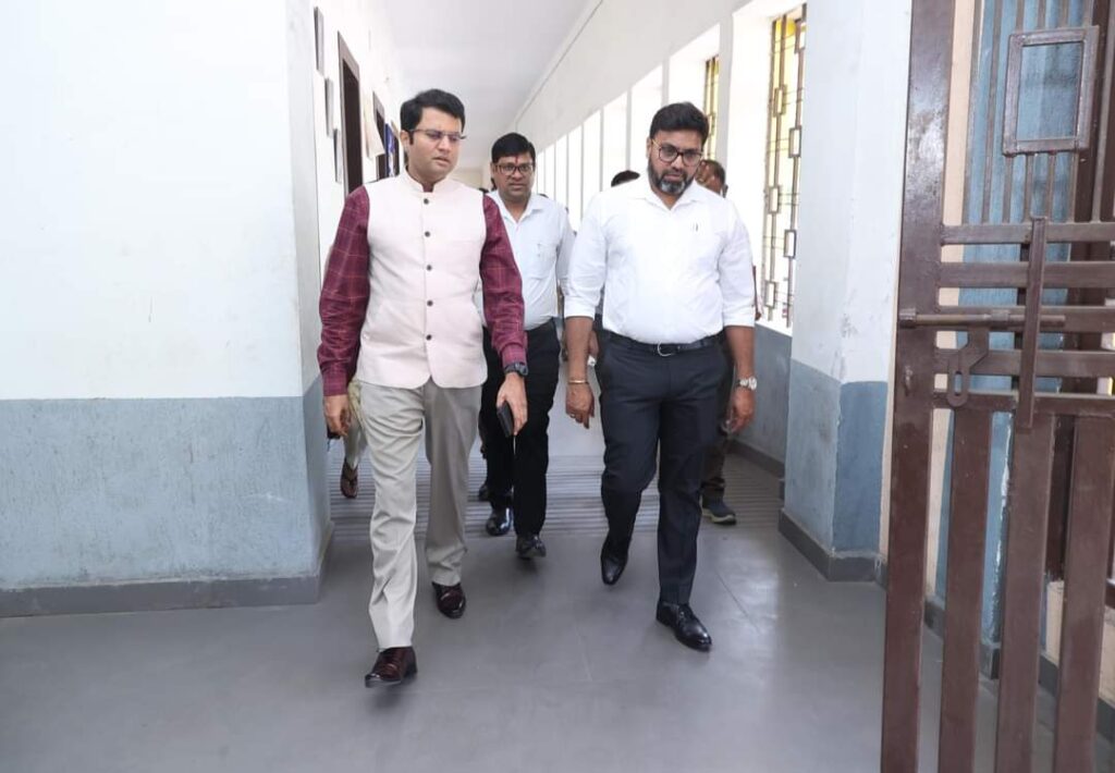 अच्छे से करें मतदान प्रक्रिया का प्रशिक्षण, होगा निर्वाचन कार्य आसान-कलेक्टर श्री कार्तिकेया गोयल 2 1001073710