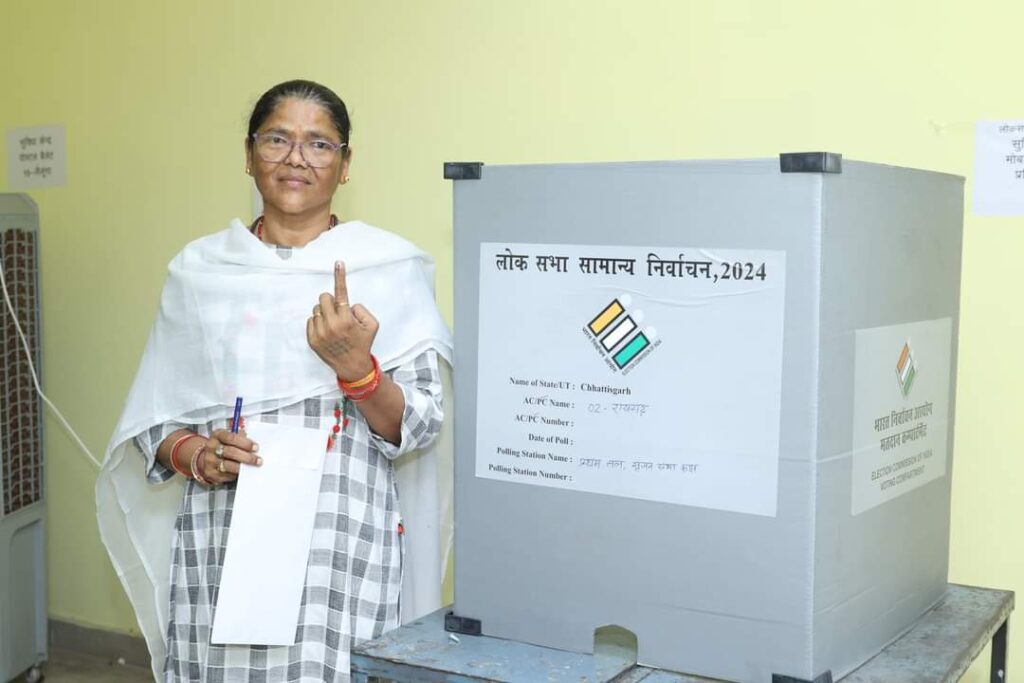 अच्छे से करें मतदान प्रक्रिया का प्रशिक्षण, होगा निर्वाचन कार्य आसान-कलेक्टर श्री कार्तिकेया गोयल 4 1001073712