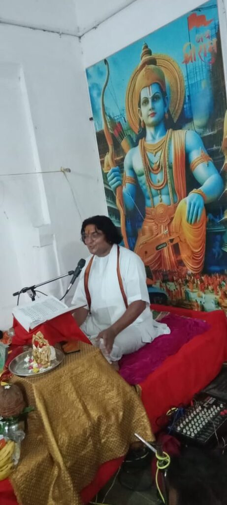 धर्मजयगढ़ स्थित प्राचीन राम मंदिर मैं चल रही राम कथा की बयार 1 1001102270