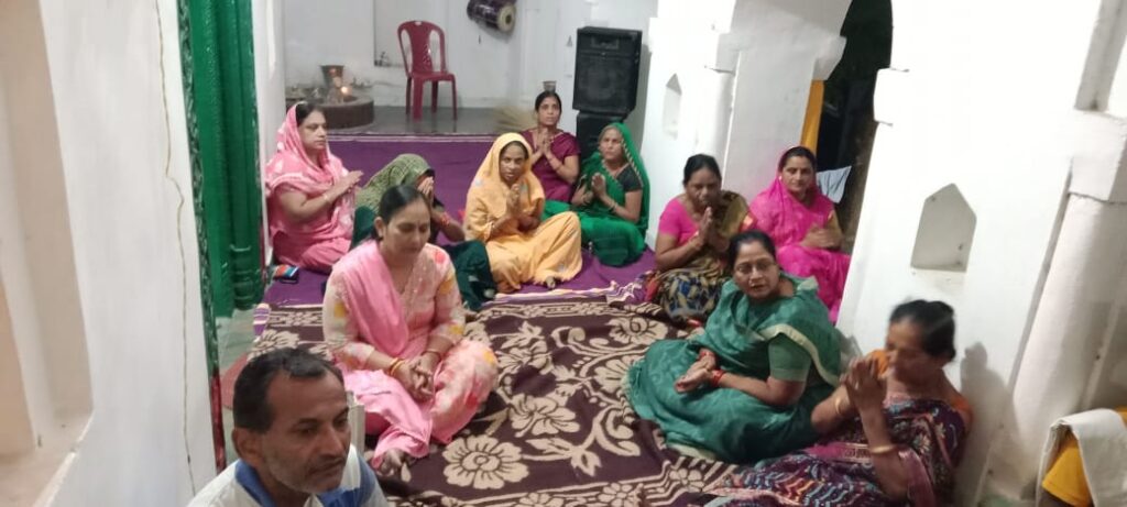 धर्मजयगढ़ स्थित प्राचीन राम मंदिर मैं चल रही राम कथा की बयार 2 1001102274