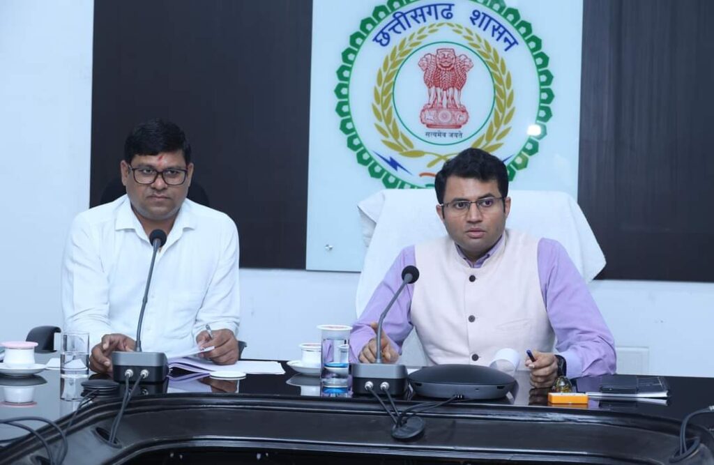 कलेक्टर श्री कार्तिकेया गोयल ने राजनीतिक दलों के प्रतिनिधियों की ली बैठक 1 1001160922