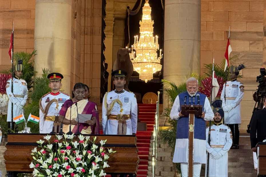 पीएम मोदी के शपथ ग्रहण समारोह में शामिल हुए सीएम साय, कहा – माँ भारती के सेवक को बधाई एवं शुभकामनाएं 2 1001188054