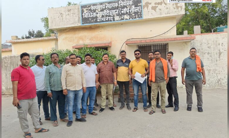 कोयला शॉर्टेज के संबंध में ट्रेलर मालिक संघ के सदस्य ने दिया एस. ई.सी. एल. और नाप तोल विभाग को ज्ञापन 3 1001197484