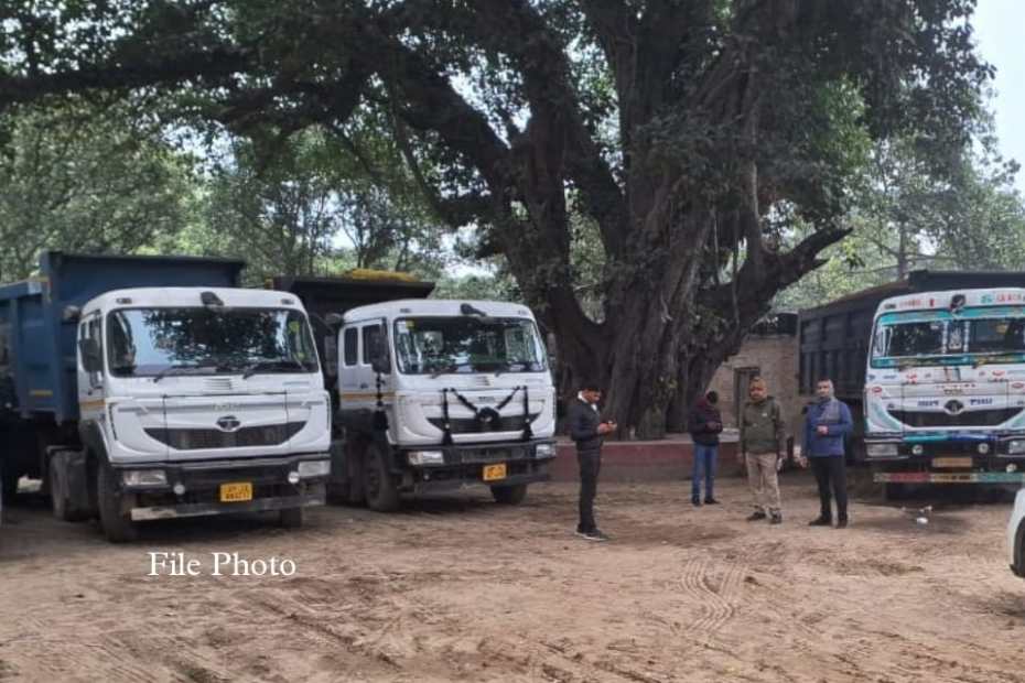 बिना रॉयल्टी की गाड़ी पकड़ो और छोड़ो, खनिज विभाग मौज में 2 1001221774