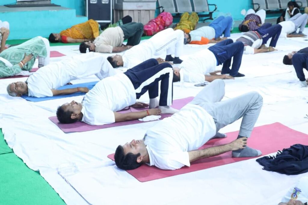 स्वस्थ तन-मन के लिए योगाभ्यास की हमारी प्राचीन विरासत को आज पूरी दुनिया अपना रही-राज्यसभा सांसद श्री देवेन्द्र प्रताप सिंह 5 1001226336