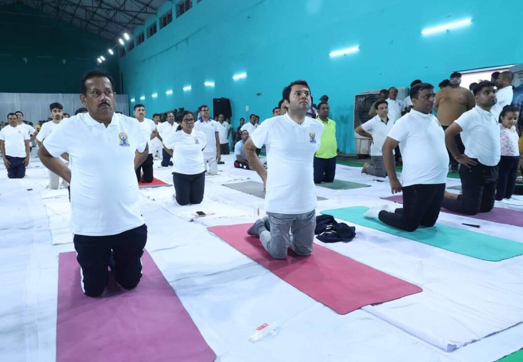 स्वस्थ तन-मन के लिए योगाभ्यास की हमारी प्राचीन विरासत को आज पूरी दुनिया अपना रही-राज्यसभा सांसद श्री देवेन्द्र प्रताप सिंह 6 1001226340