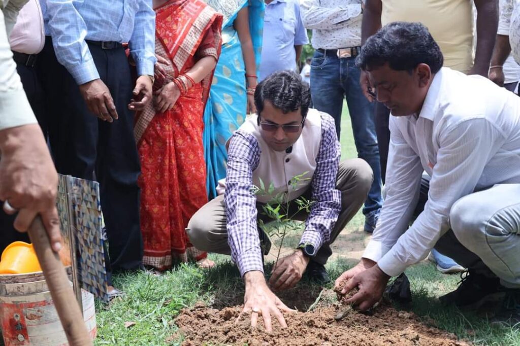शिक्षा के बने योद्धा, उसी से तय होगा आपका भविष्य-कलेक्टर श्री कार्तिकेया गोयल 3 1001273833