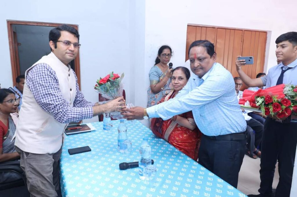 शिक्षा के बने योद्धा, उसी से तय होगा आपका भविष्य-कलेक्टर श्री कार्तिकेया गोयल 2 1001273834