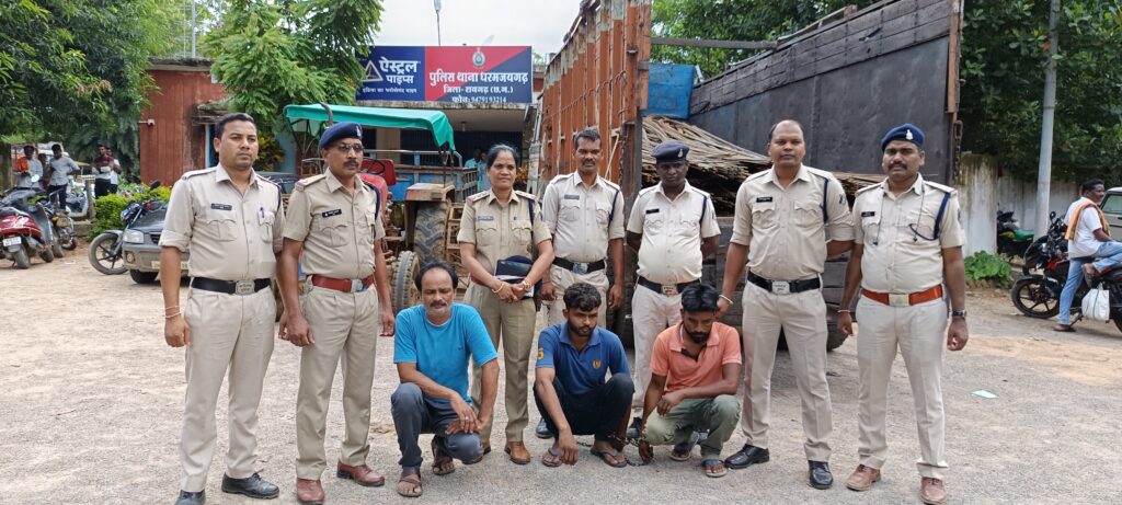 25 टन सरिया लूटपाट मामले में रायगढ़ पुलिस को मिली अभूतपूर्व सफलता, पुलिस ने झारखंड, ओड़िसा में दबिश देकर 3 आरोपियों को दबोचा, धरमजयगढ़ पुलिस और साइबर सेल की टीम ने लूटपाट के साजिशकर्ता और सरिया खरीदने वाले हार्डवेयर व्यवसायी को पकड़ा 2 1001307252