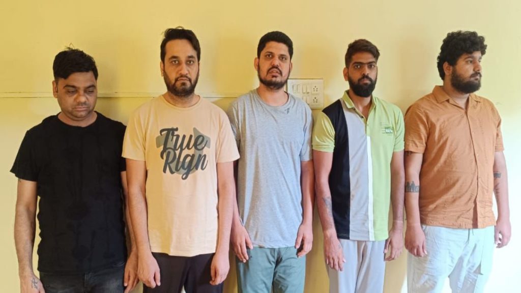 महादेव सट्टा ऐप मामले में पुलिस को मिली बड़ी सफलता, मुंबई में दबिश देकर 5 सटोरियों को किया गिरफ्तार 1 1001394917