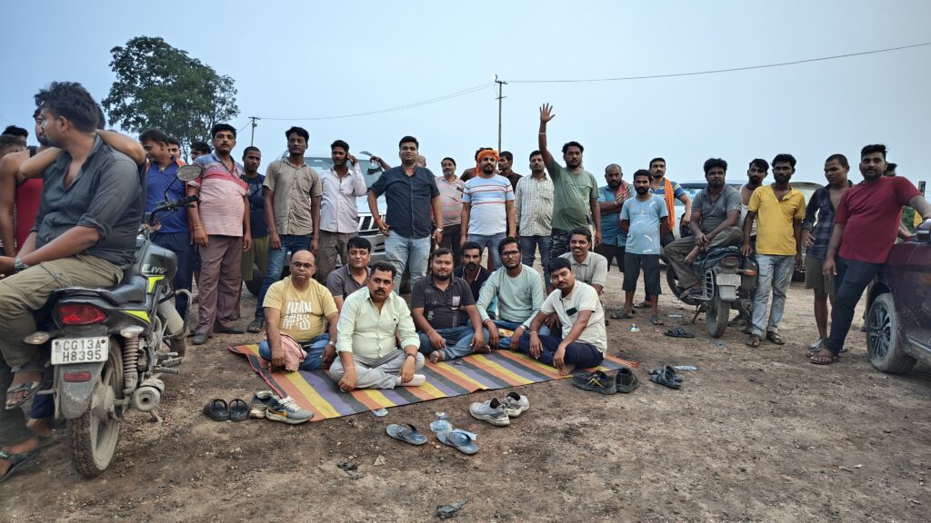 एसईसीएल प्रबंधन के सुस्त रवैया से ट्रांसपोर्टर नाराज, विगत दिनो से डिस्पेच हुआ प्रभावित। 1 1001401387