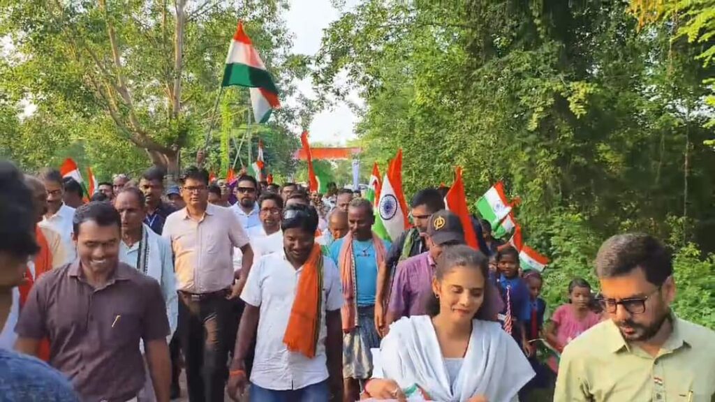 'हर घर तिरंगा' अभियान में शामिल हुए वित्त मंत्री श्री ओ.पी.चौधरी 3 1001401688