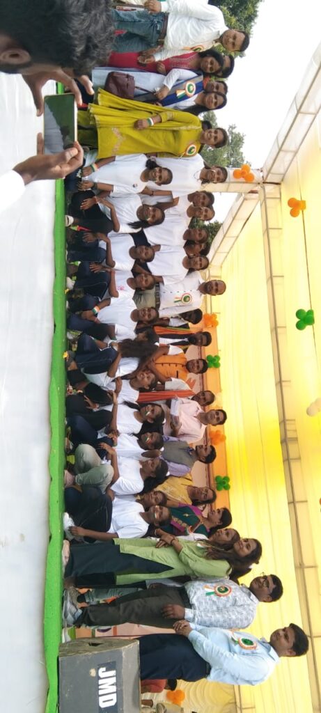 स्वतंत्रता दिवस समारोह में संयुक्त एकलव्य आर्दश आवासीय विद्यालय, धरमजयगढ़ ने लहराया कामयाबी का परचम 2 1001417801 1