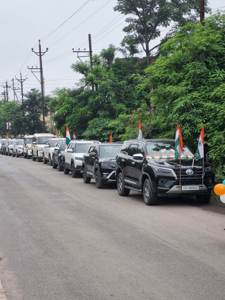 रायगढ़ जिला ट्रेलर मालिक संघ ने निकाली भव्य तिरंगा यात्रा 1 1001420734