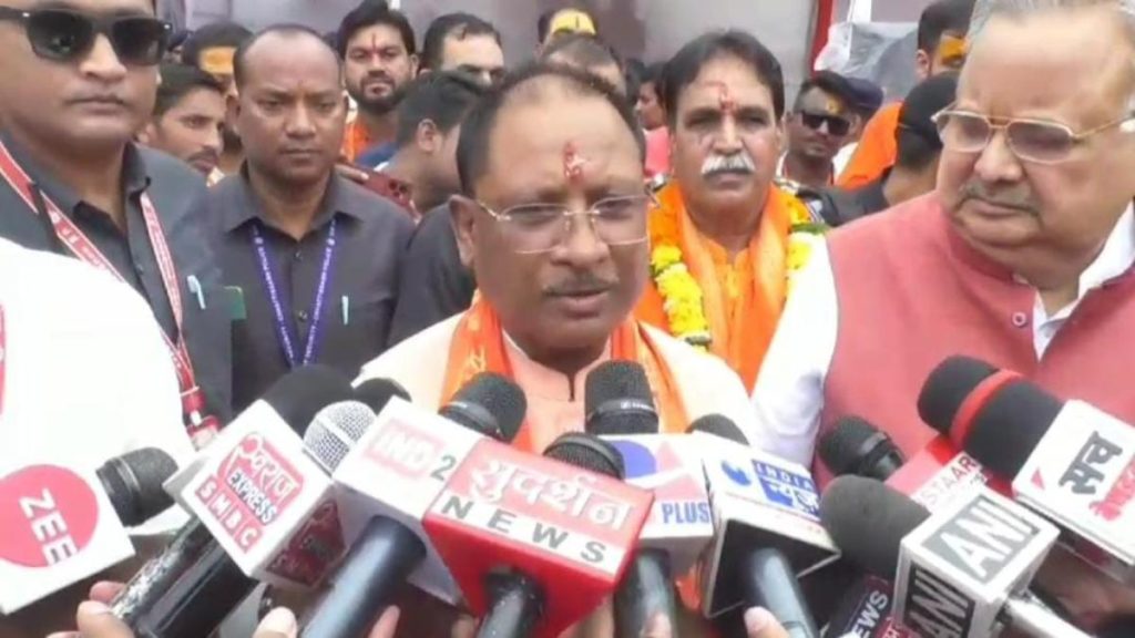विधायक देवेंद्र यादव की गिरफ्तारी पर गरमाई सियासत : मुख्यमंत्री साय ने कहा- कोई राजनीतिक षड्यंत्र नहीं, देवेंद्र छोटा-मोटा आदमी नहीं है 1 1001426479