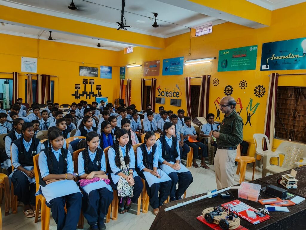 पी एम श्री सजेस घरघोड़ा में अटल टिंकरिंग लैब का उत्कृष्ट संचालन 1 1001445855