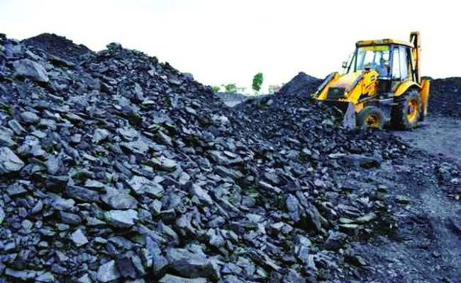 एसईसीएल की छाल माइंस से कोयला चोरी का मामला,कोयला चोरी में लोडर कंपनी के दो कर्मचारी पुलिस हिरासत में! चोरी के बाद एसईसीएल छाल के सुरक्षा व्यवस्था की पोल भी खुल चुकी है। 1 1001475402