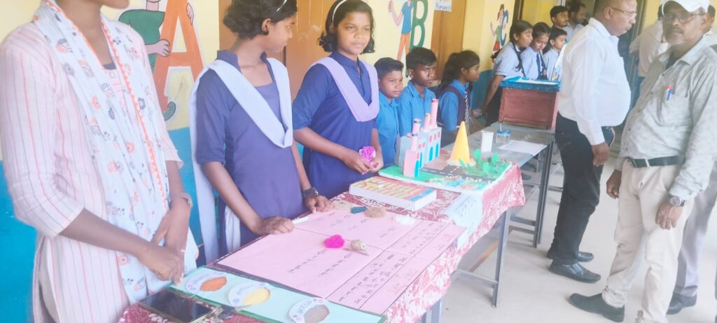 स्वामी आत्मानंद विद्यालय धर्मजयगढ़ मैं किया गया विकाशखंड स्तरीय बाल वैज्ञानिक एवम् पश्चिम भारत विज्ञान मेला का सफल आयोजन। 2 1001586526
