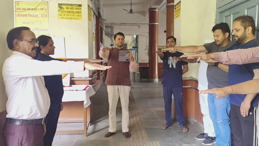 कार्यालय सहित अपने आस-पास में रखें स्वच्छता का ध्यान-कलेक्टर श्री कार्तिकेया गोयल 3 1001589627