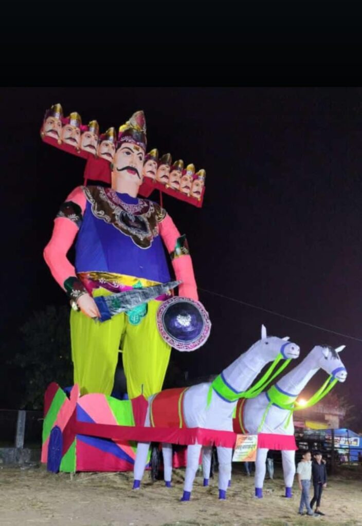 दशहरा मैदान में हुए सफल आयोजन का नगर में है जोर शोर से चर्चा, असत्य पर सत्य की जीत का पर्व दशहरा आज … 50 फीट के रावण का होगा दहन लाखों की संख्या मैं उमड़ेगा जनसैलाब पुलिस की रहेगी पैनी नजर, चप्पे चप्पे पर है जवान तैनात। 1 1001628331