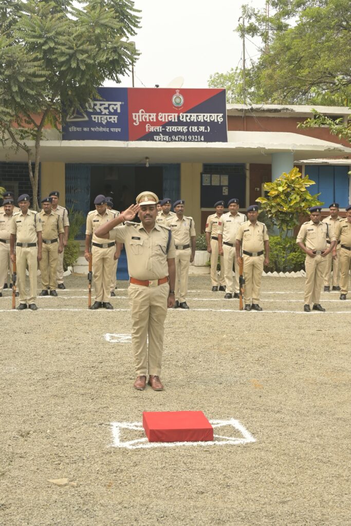 पुलिस अधीक्षक रायगढ़ ने किया थाना धरमजयगढ़ और चौकी रैरूमाखुर्द का वार्षिक निरीक्षण, थाने की भूमि का होगा पुनः सीमांकन, दिया निर्देश। 1 1001643637