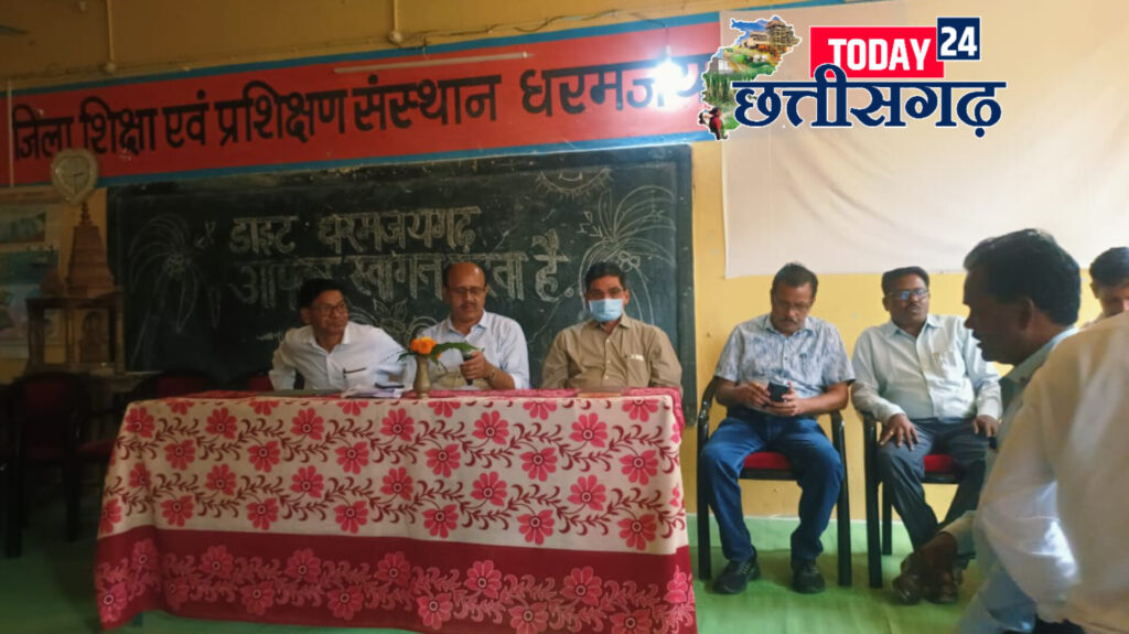 जिला शिक्षा अधिकारी द्वारा धर्मजयगढ़ में ली गई समीक्षा बैठक। शासन की कई महत्वपूर्ण योजना के बारे में की गई विस्तृत चर्चा। 1 1001643663