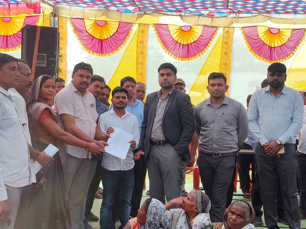 जिला स्तरीय जन समस्या निवारण शिविर में हुई सड़क की शिकायत 1 1001722944