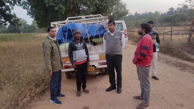 एसडीएम श्री लाल ने लवाकेरा के पास एक पिकअप अवैध धान किया जप्त 1 1001807862
