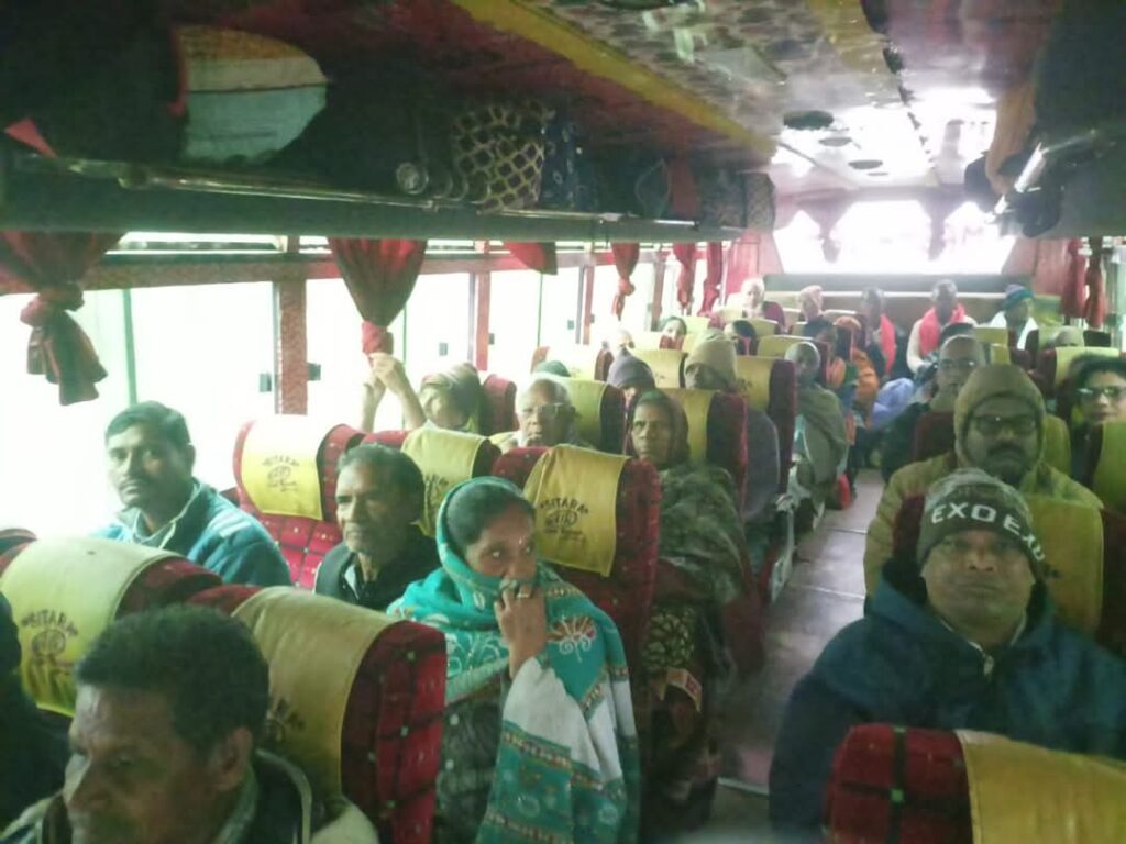 मुख्यमंत्री श्री विष्णु देव साय के नेतृत्व में जिले के दर्शनार्थियों को मिल रहा श्री रामलला का दर्शन 3 1001810524