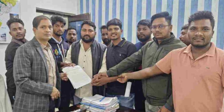 जशपुर: धान खरीदी मे अनियमितता का आरोप लगाते हुये युवा कांग्रेस करेगी तहसील कार्यालय का घेराव…. पढ़िए पूरी खबर 1 1001833995