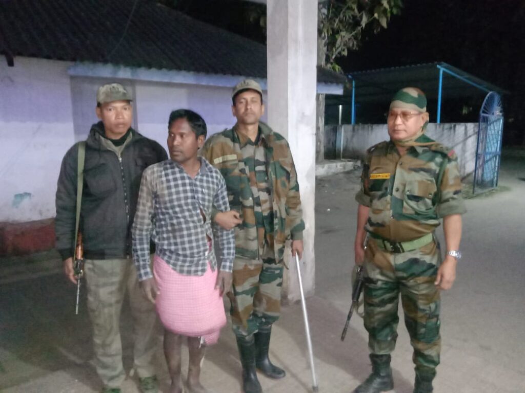 जामपाली खदान में लोहा चोरी करते पकड़ाया 1 1001849213