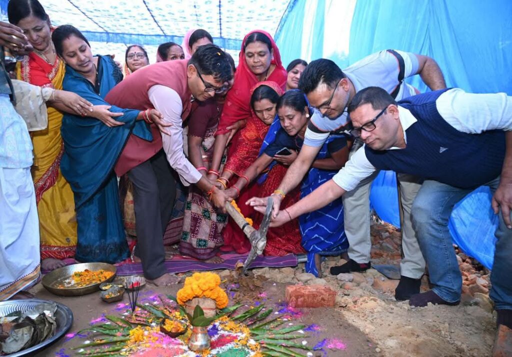 एक-एक गांव को विकास की ओर आगे बढ़ाने के विजन के साथ कार्य कर रहा राज्य शासन-वित्त मंत्री श्री ओ.पी.चौधरी 3 1001862375