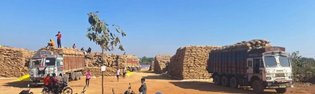 रायगढ़:खरीदी केंद्रों से धान उठाव के लिए दो दिनों में मिलर्स ने कटवाया 23 हजार मीट्रिक टन से अधिक का डीओ, 4207 मीट्रिक टन धान भी उठाया 1 1001862435