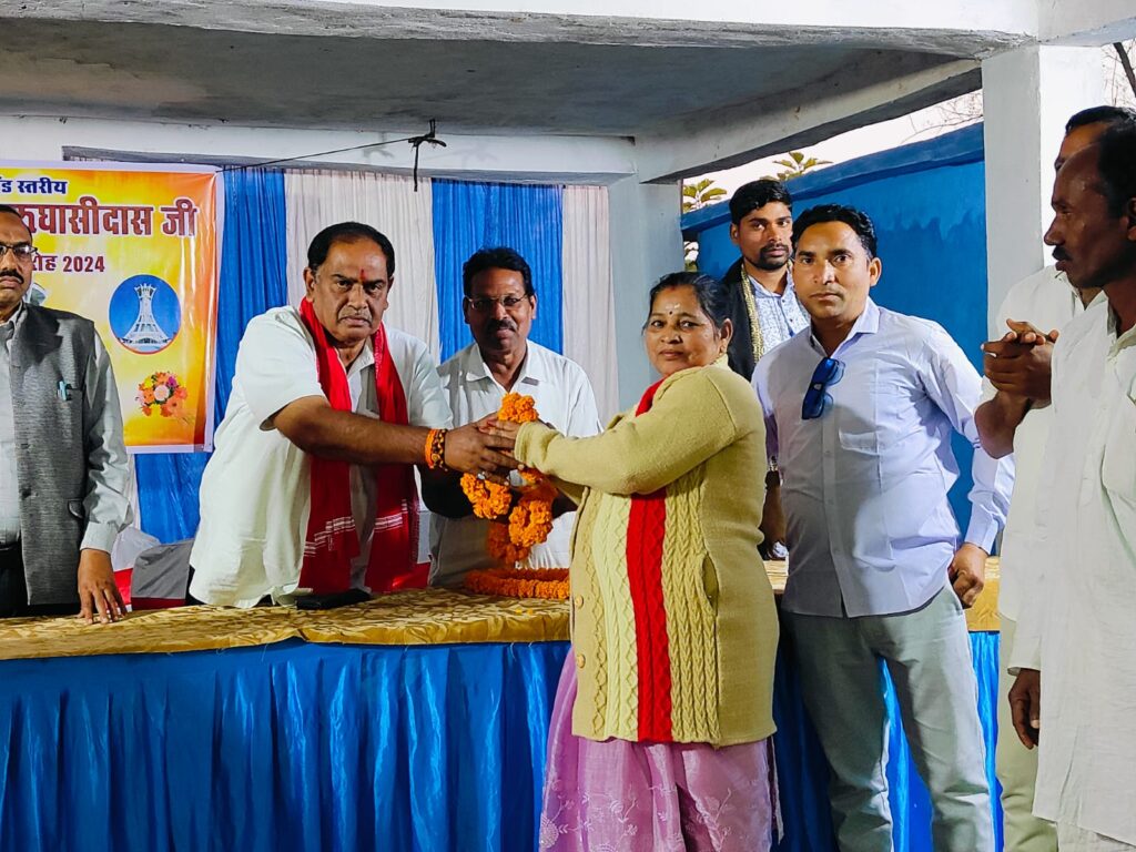 ग्राम कापू में संत शिरोमणि परम पूज्य बाबा गुरु घासीदास जी का धूमधाम से विकासखंड स्तरीय जयंती मनाया गया ।। 2 1001863025