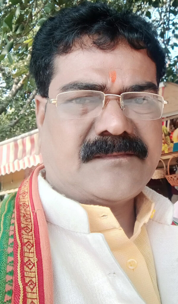 वार्ड संभाल नहीं पा रहे पार्षद ,चले हैं नगर की चिंता करने, क्या यह चुनावी फंडा नहीं है?? यह पब्लिक है सब जानती है-- टीकाराम पटेल 1 1001874990