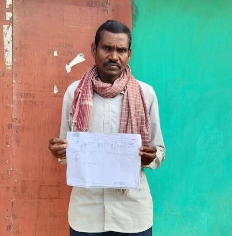 अन्नदाता से धोखा : आदिवासी किसान की पर्ची से 5 सालों में फर्जी तरीके से बेचे जा रहे थे धान , जब खुद की फसल बेचने पहुंचा मंडी तो हुआ खुलासा 2 1001884012