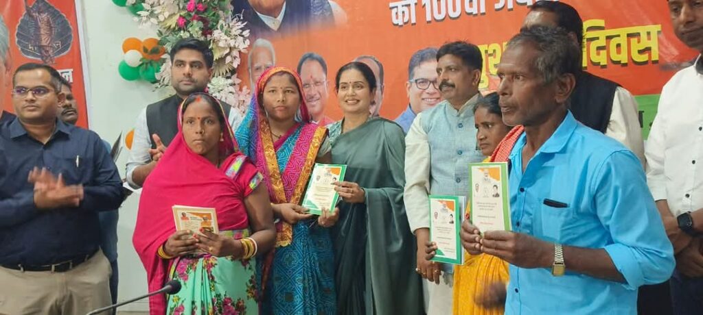पूर्व प्रधानमंत्री भारत रत्न स्व.श्री अटल बिहारी वाजपेयी जी की जयंती पर जिला स्तरीय कार्यक्रम आयोजित 2 1001886916