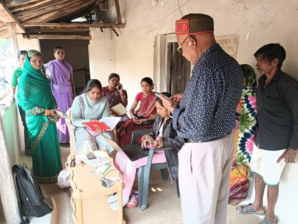 आयुष्मान वय वंदना योजना का कार्ड बनाने जिले में चल रहा अभियान 2 1001889680